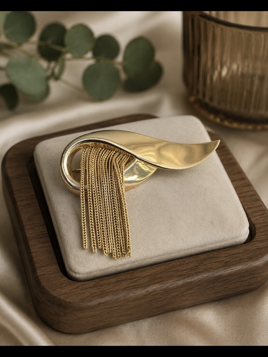 Jewelry - Gold Sculptural Tassel Brooch